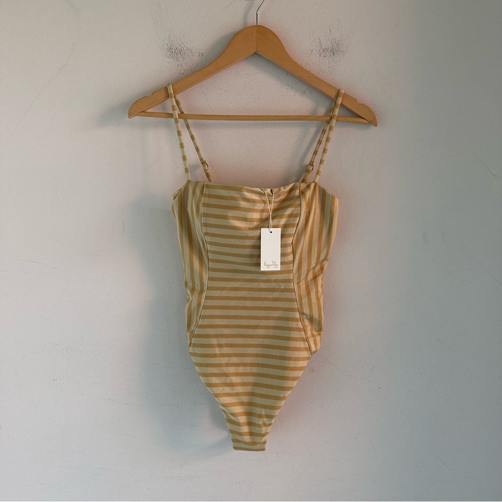 NWT Tigerlily Verena Sloane One Piece High Leg Swimsuit Size Small